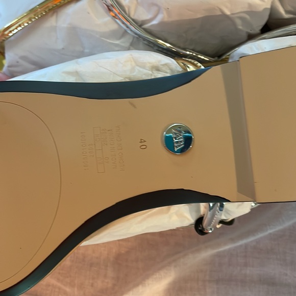 Zara. Flat Metallic sandals  size 9 US brand new - Picture 3 of 4